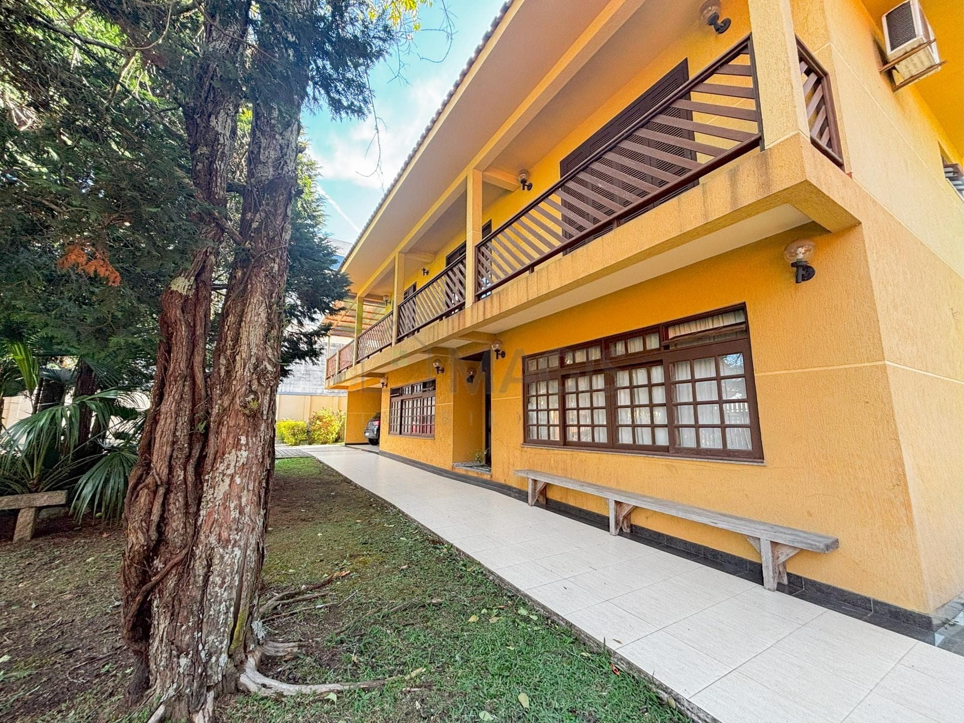 Amplo Sobrado com Terreno de 1.025 m²