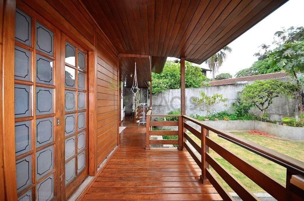 Casa com Galpão em Terreno ZR-2 à Venda