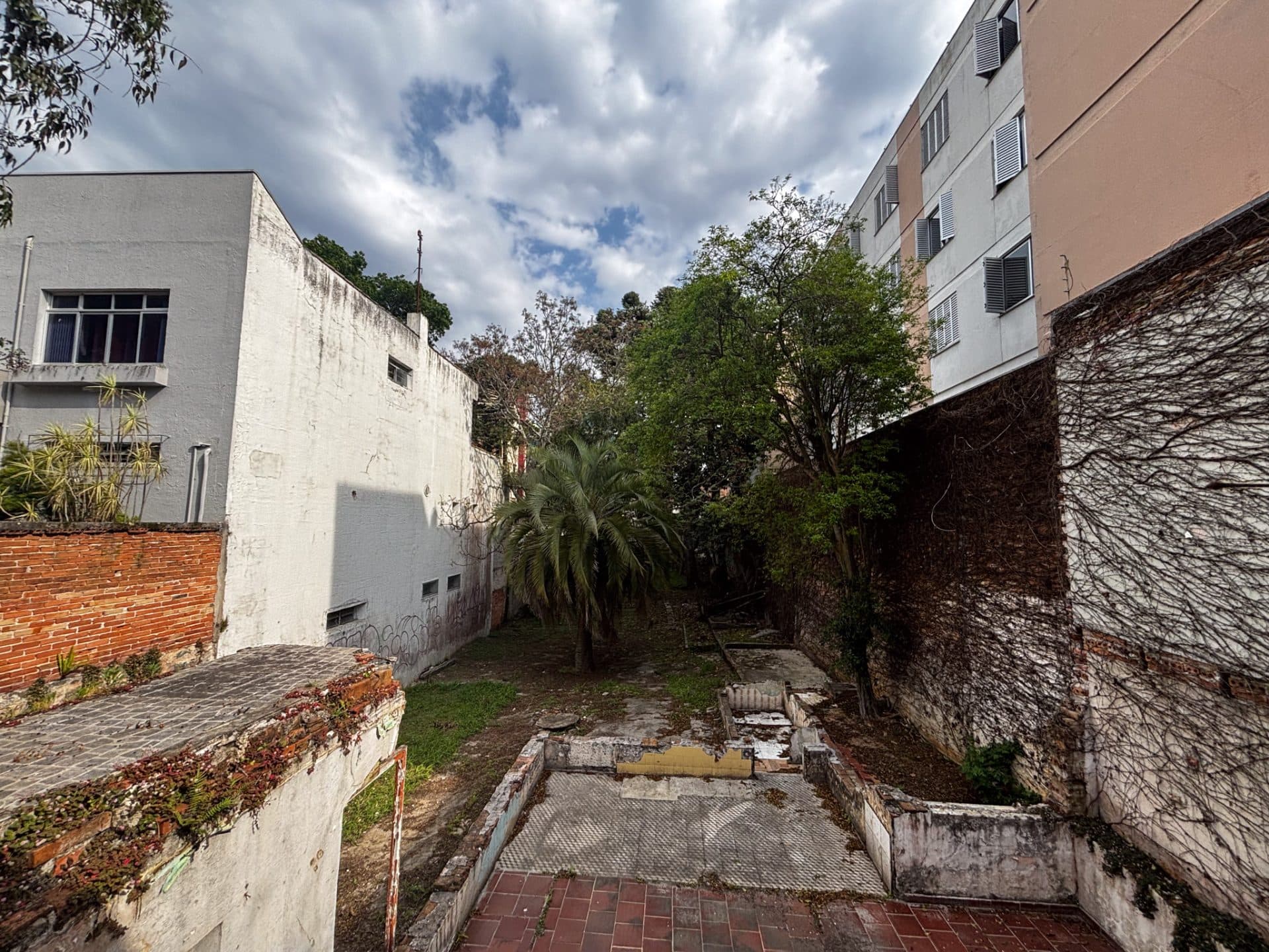 Terreno de 653 m² no São Francisco