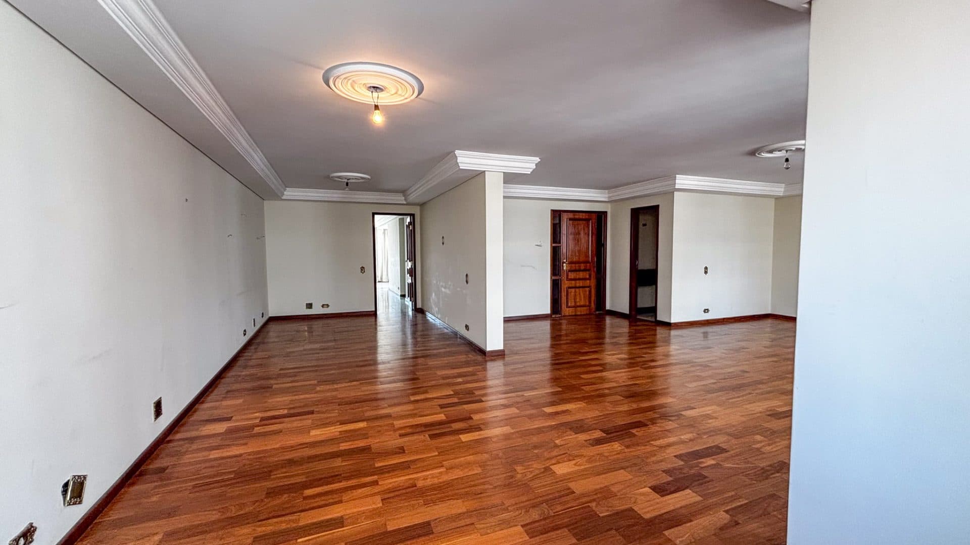 248 m² com suíte master na Comendador Araújo