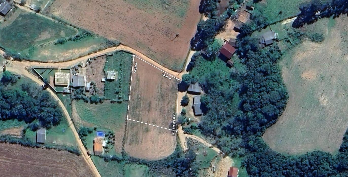 Terra alta, esquina de estrada e vista aberta, a 1 km da BR-116