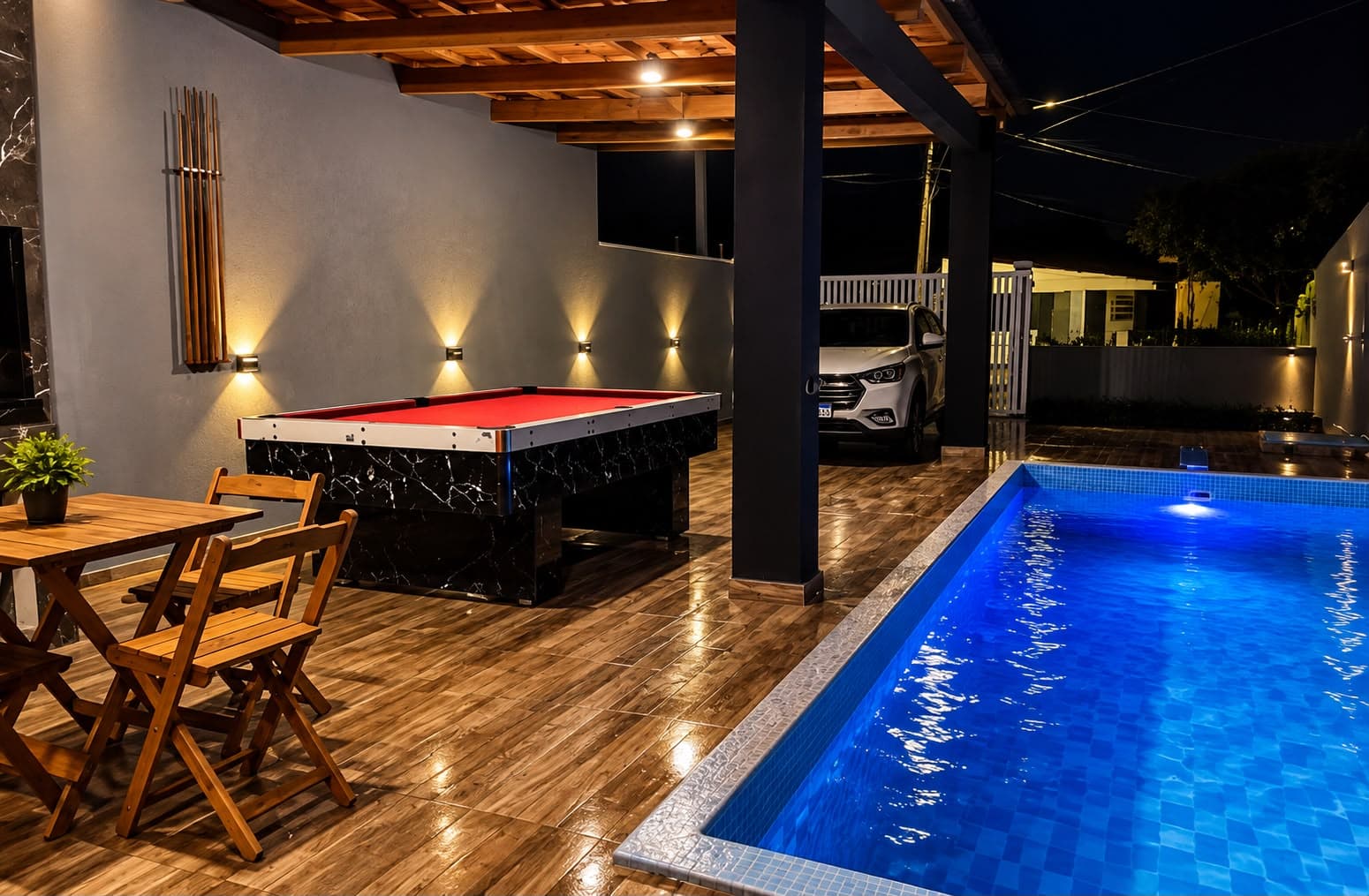 Sobrado com piscina e 4 quartos em Matinhos